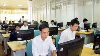 Thủ tướng yêu cầu khẩn trương xây dựng tiêu chuẩn viên chức