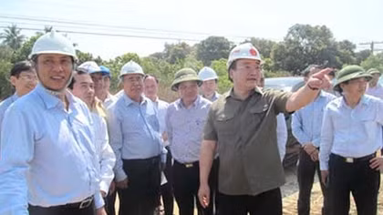 Phó Thủ tướng Hoàng Trung Hải kiểm tra, chỉ đạo chống hạn tại Khánh Hòa