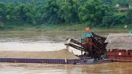Tạm giữ 3 tàu cuốc khai thác cát trái phép