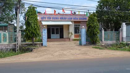Dùng súng khống chế bảo vệ, phá két cướp 450 triệu đồng