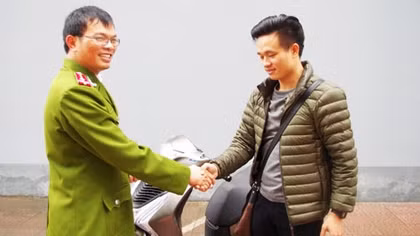 Trao trả 40 xe máy cho người bị hại