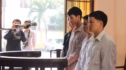 Xét xử 2 phóng viên cưỡng đoạt tài sản và lợi dụng ảnh hưởng để trục lợi