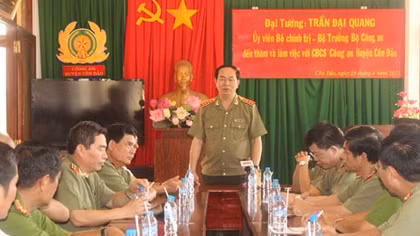 Bộ trưởng Trần Đại Quang thăm và làm việc tại Công an huyện Côn Đảo