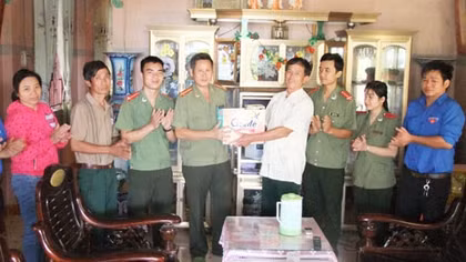 Ấm áp nghĩa tình với các gia đình thương binh, liệt sĩ