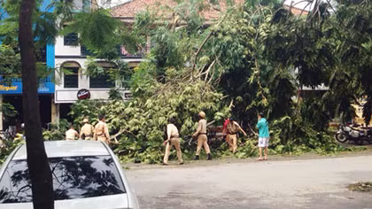Hà Nội khắc phục hậu quả ‘siêu dông’