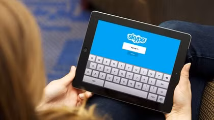 Trường trang bị iPad, nữ sinh dùng để hẹn "yêu râu xanh"