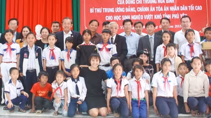 Động viên, chia sẻ khó khăn với học sinh nghèo, hiếu học ở Phú Yên