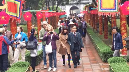 “Bữa tiệc” thơ chan chứa tình cảm quê hương