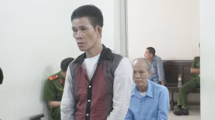 Rút dao hành hung tại Công an phường