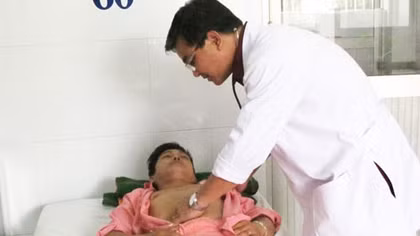 Ngộ độc thần kinh vì món nhậu nhộng ve sầu