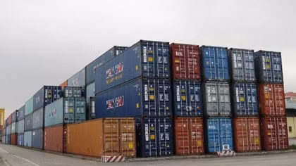 Hàng ngàn container tồn đọng tại cảng biển