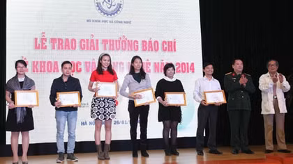 Trao giải báo chí về Khoa học công nghệ năm 2014