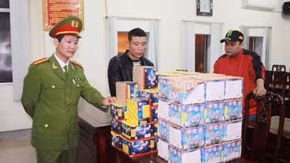 Bắt giữ các đối tượng mua bán, vận chuyển pháo lậu