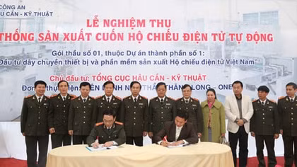 Thứ trưởng Thường trực Đặng Văn Hiếu dự Lễ nghiệm thu hệ thống sản xuất Hộ chiếu điện tử