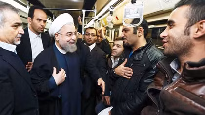 Tổng thống Iran đi làm bằng xe điện