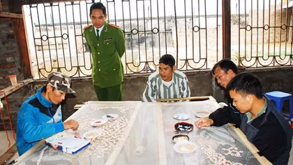 Lá thư xin lỗi gửi chính quyền của người đàn ông 2 vợ, 12 con...