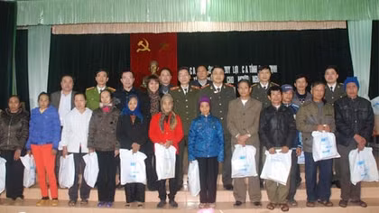 Mang xuân yêu thương về với người nghèo và trẻ em mồ côi