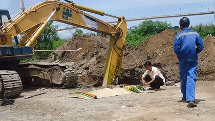Công nhân tử vong do va chạm với cần cẩu xe cuốc