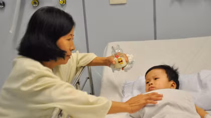 Thời khắc nghẹt thở cứu bé 10 tháng tuổi bị cắm đầu vào xô nước