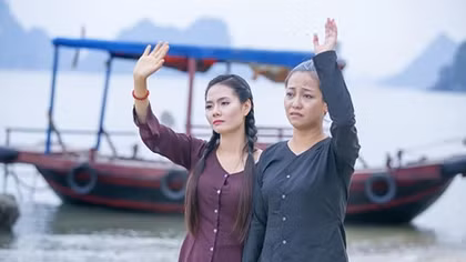 Sao Mai Lương Nguyệt Anh ra mắt MV về biển miền Trung 