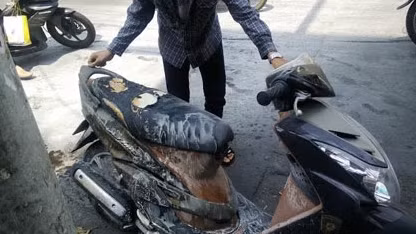 Xe đang chạy ‘bỗng dưng’ bốc cháy