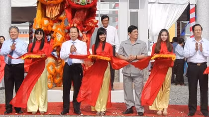 Phó Thủ tướng Vũ Văn Ninh cắt băng khánh thành Trường trung cấp Luật Vị Thanh