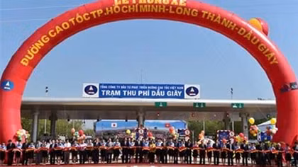 Thủ tướng Nguyễn Tấn Dũng: Phát lệnh thông xe đường cao tốc TP HCM – Long Thành – Dầu Giây