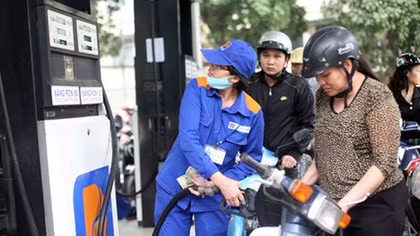 Giá xăng dầu thế giới tăng hơn 2 ngàn, Việt Nam giữ chắc giá