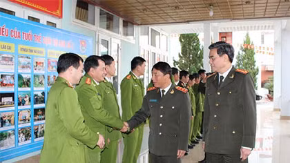 Thứ trưởng Trần Việt Tân làm việc tại Công an tỉnh Sơn La