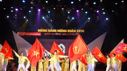 Dạ hội 'Sắt son niềm tin' mừng Đại hội XII của Đảng
