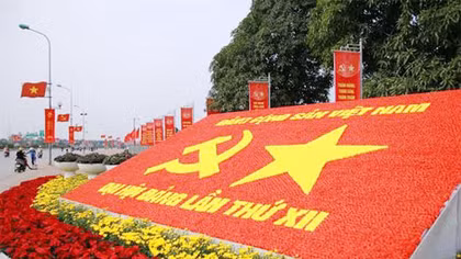 Hà Nội rực rỡ cờ hoa chào mừng Đại hội Đảng