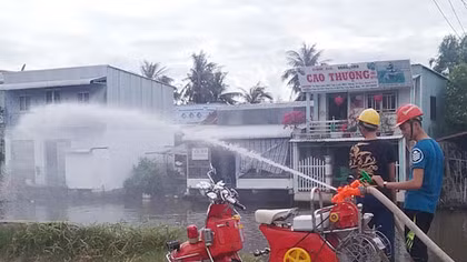 Xe chữa cháy hai bánh, “hàng độc” của dân Miệt Thứ