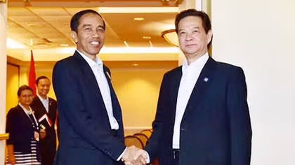 Thủ tướng Nguyễn Tấn Dũng tiếp xúc song phương Thủ tướng Thái Lan, Tổng thống Indonesia