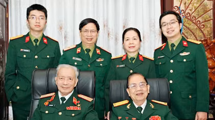 Gia đình người thầy thuốc nhân dân bền bỉ "trồng cây đức"