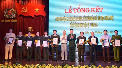 Trao giải sáng tác các ca khúc, tác phẩm báo chí về đề tài ANTT