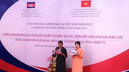 Triển lãm Hoàng Gia về nghệ thuật thị giác và các hiện vật văn hóa đa màu sắc