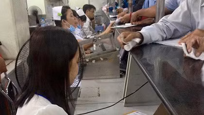 Tạm đình chỉ nhân viên bệnh viện xem phim trong giờ làm việc