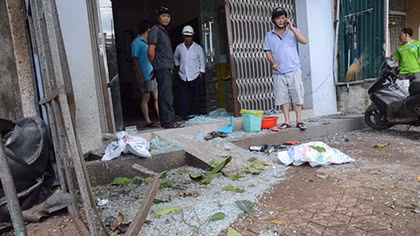 Bình khí bất ngờ phát nổ như bom, nhiều nhà dân hư hại