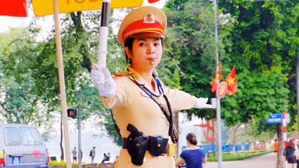 Sắc nắng nơi ngã tư đường phố