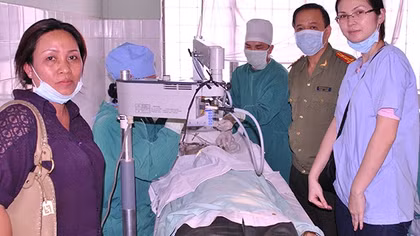 Báo CAND với chương trình giúp người nghèo tìm lại ánh sáng