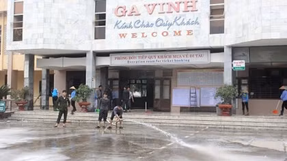Khống chế đối tượng đổ xăng đốt trước ga Vinh 