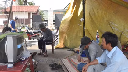 Người dân chặn cổng nhà máy thép vì gây ô nhiễm