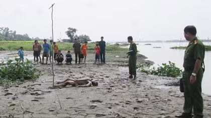 Tìm thân nhân nam thanh niên chết trôi sông