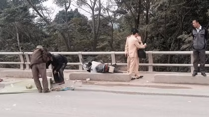 Va chạm với xe bồn, vợ chết chồng nguy kịch 