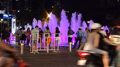 TP. Hồ Chí Minh bừng sáng chào mừng Ngày đất nước thống nhất