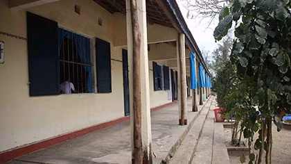 Chính quyền ở đâu khi hàng trăm học sinh nơm nớp ngồi trong các phòng học sắp sập?