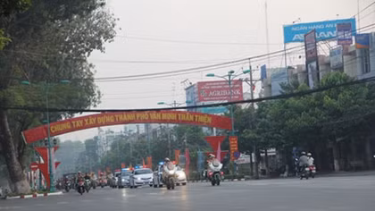 Hơn 100 cán bộ, chiến sỹ ra quân đảm bảo trật tự an toàn giao thông