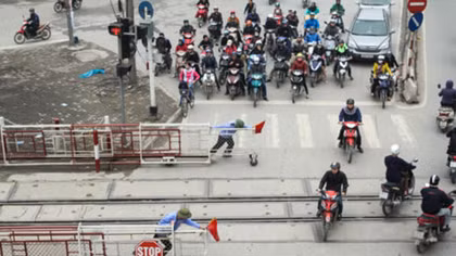 Đánh đu với Thần Chết từ việc liều mình vượt đường ngang