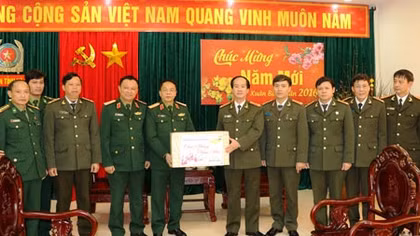 Thượng tướng Võ Trọng Việt, Thứ trưởng Bộ Quốc Phòng thăm, chúc Tết CBCS Công an tỉnh Hà Tĩnh