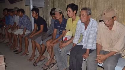 Triệt phá trường gà, tạm giữ 35 đối tượng, thu 200 triệu